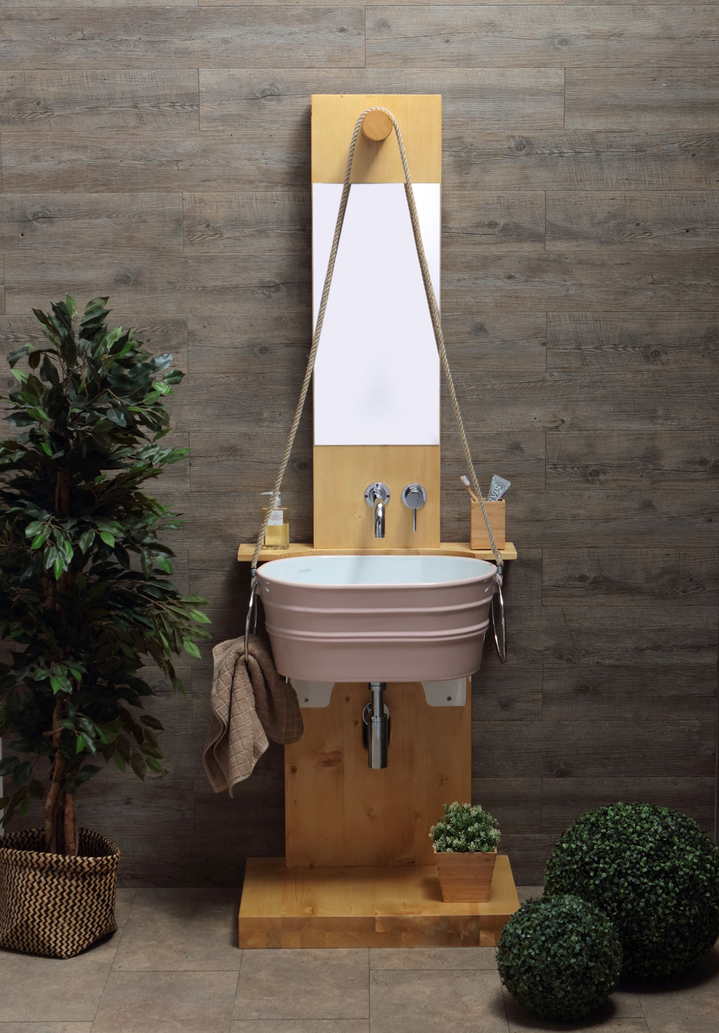 HOLZBODENSTRUKTUR MIT SPIEGEL POZZO TINOZZA