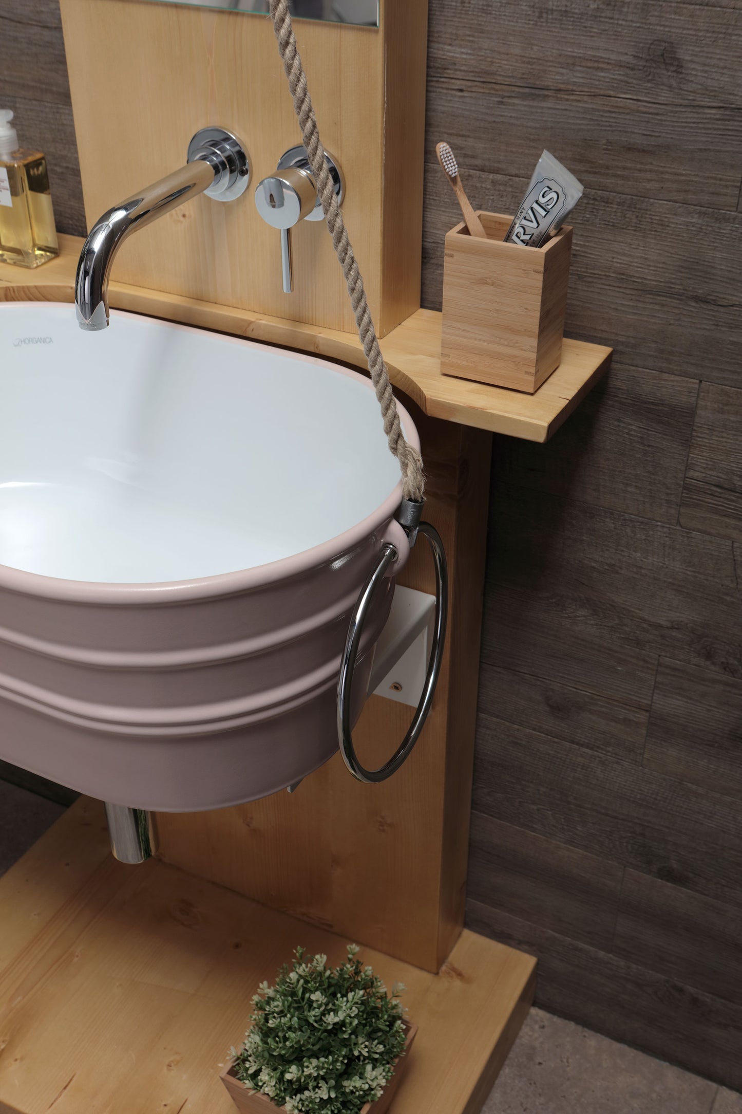 HOLZBODENSTRUKTUR MIT SPIEGEL POZZO TINOZZA