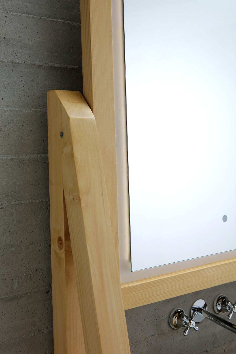 WOODEN FLOOR UNIT WITH DRESSING MIRROR