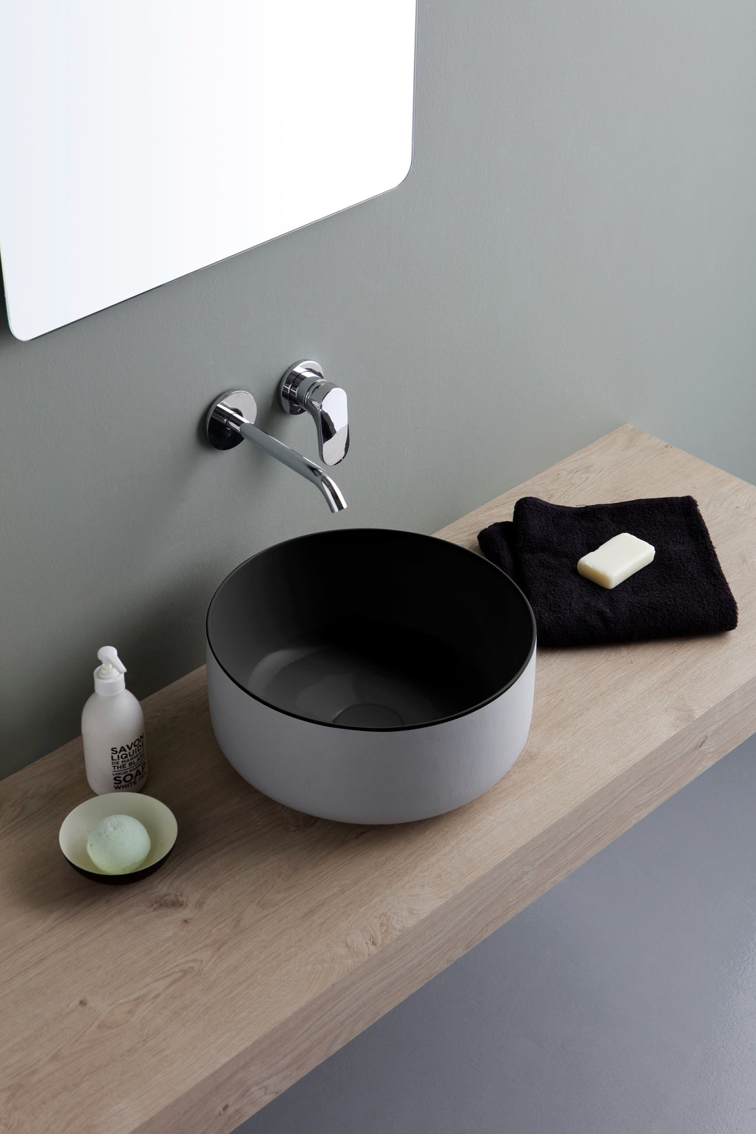 Lavabo Bucchero tondo con esterno in ecomalta effetto cemento e vasca nera lucida – Horganica
