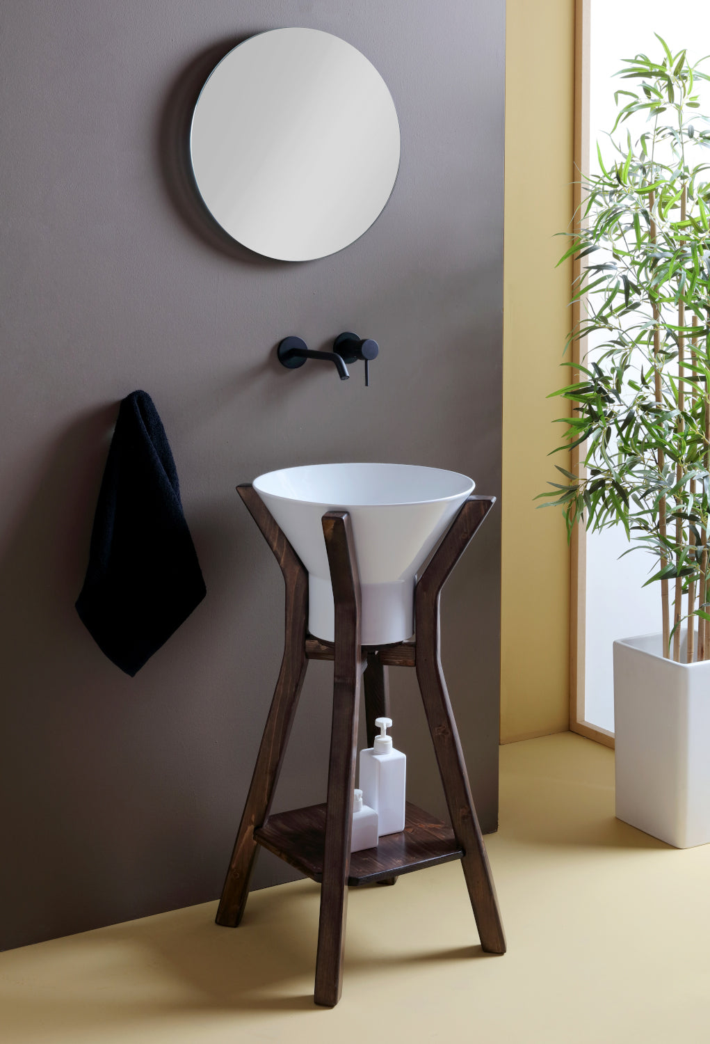 Composizione lavabo Megafono bianco lucido su struttura da terra alta in legno di abete invecchiato con ripiano