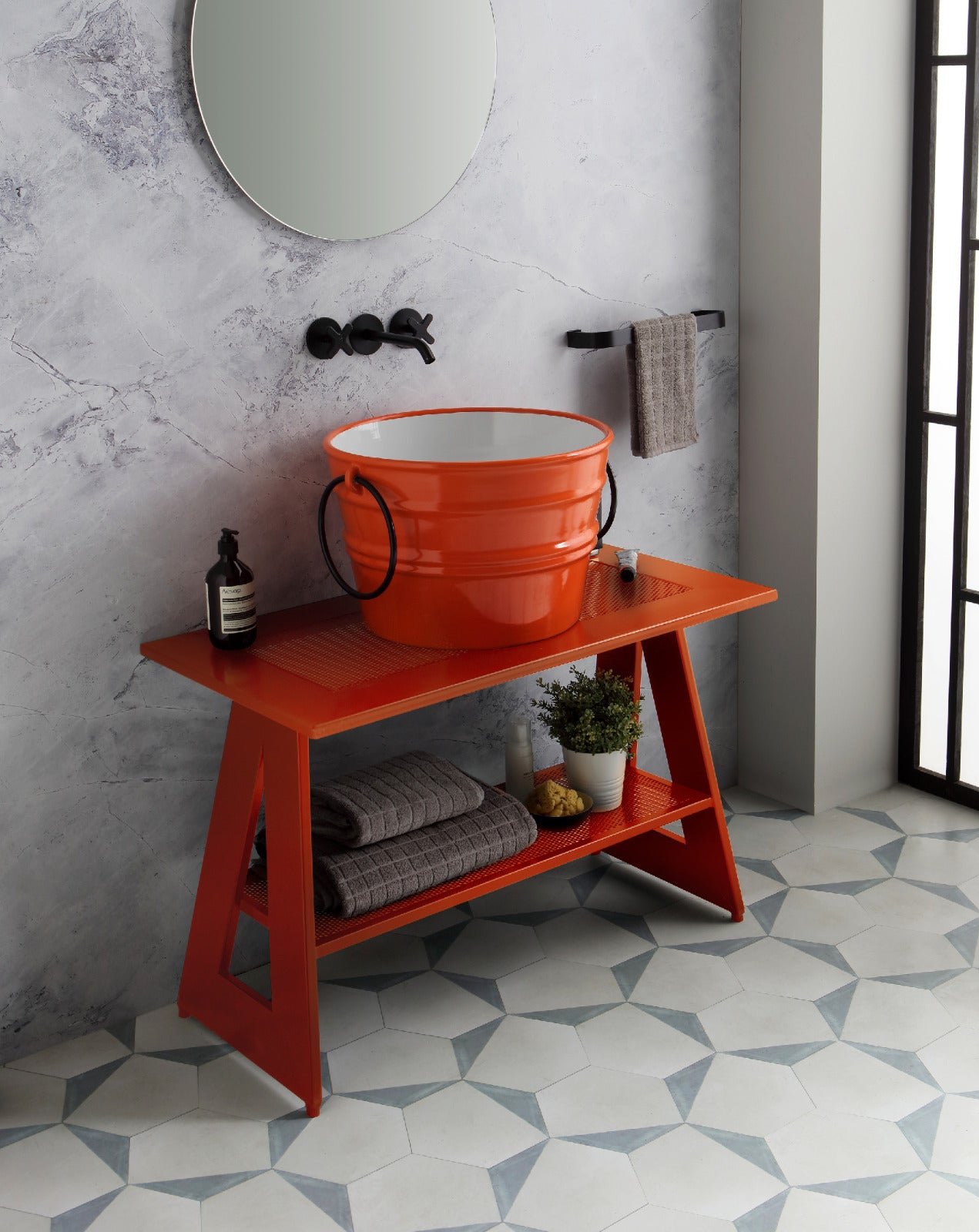 Mobile da terra in metallo Cavalletto