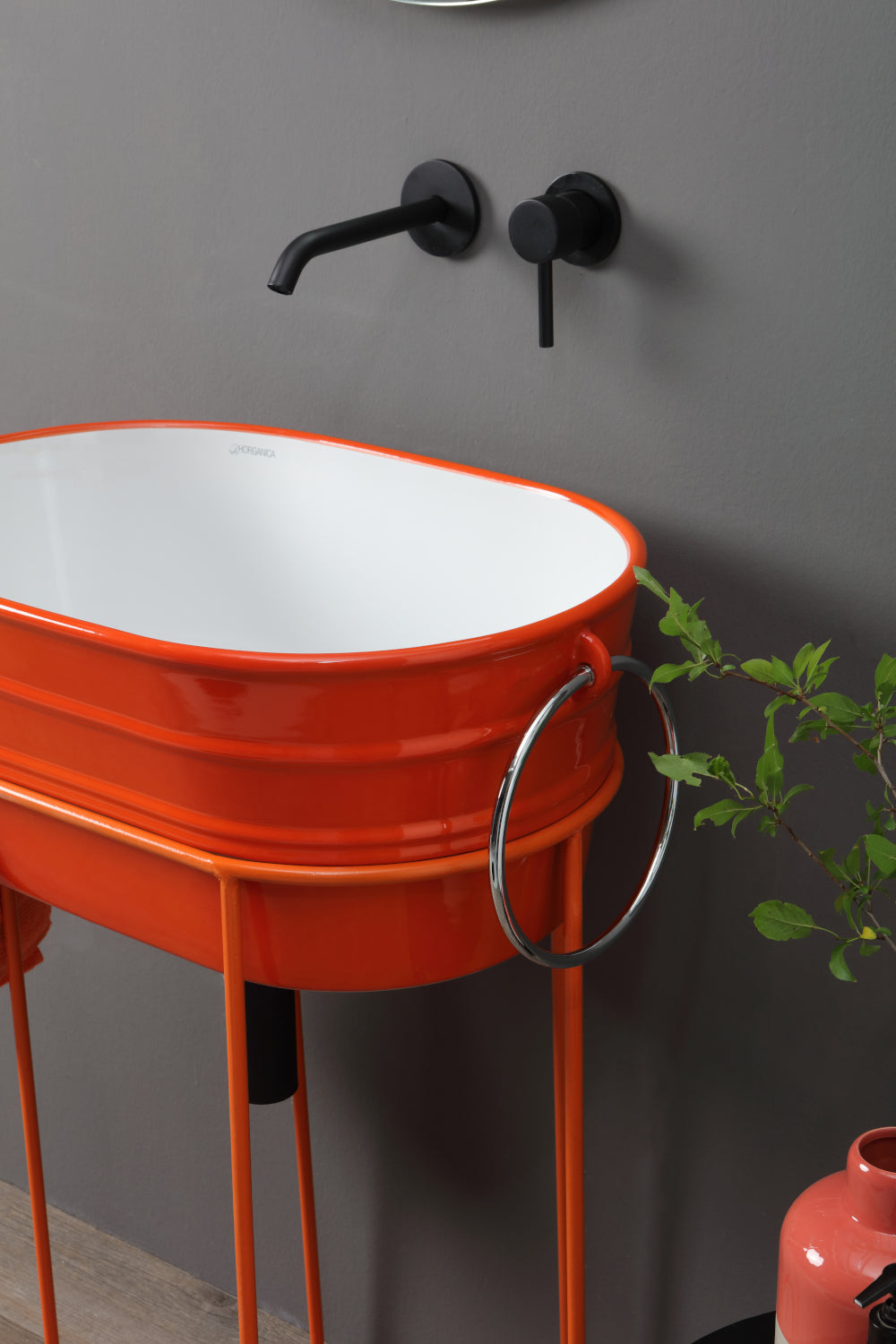 Composizione Tinozza e struttura in metallo alta arancio energia