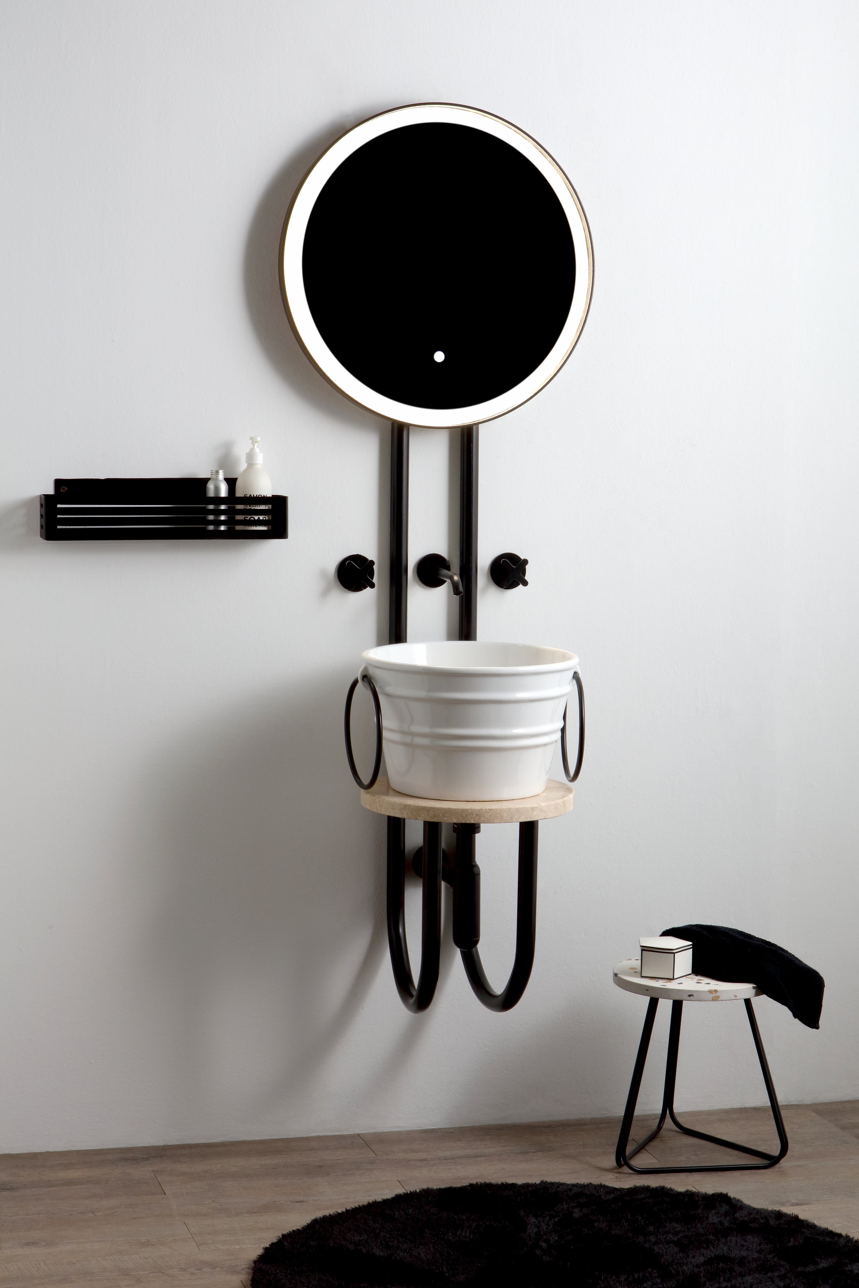 Struttura in metallo con specchio e ripiano in marmo Strapuntino