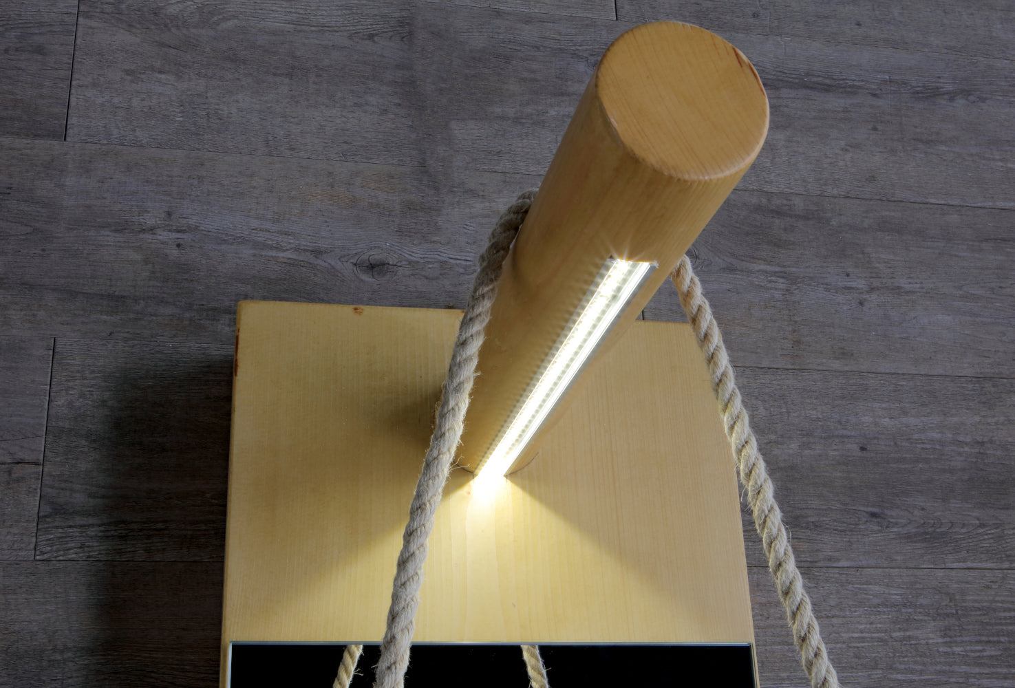 Struttura da terra in  legno con specchio Pozzo Bacile