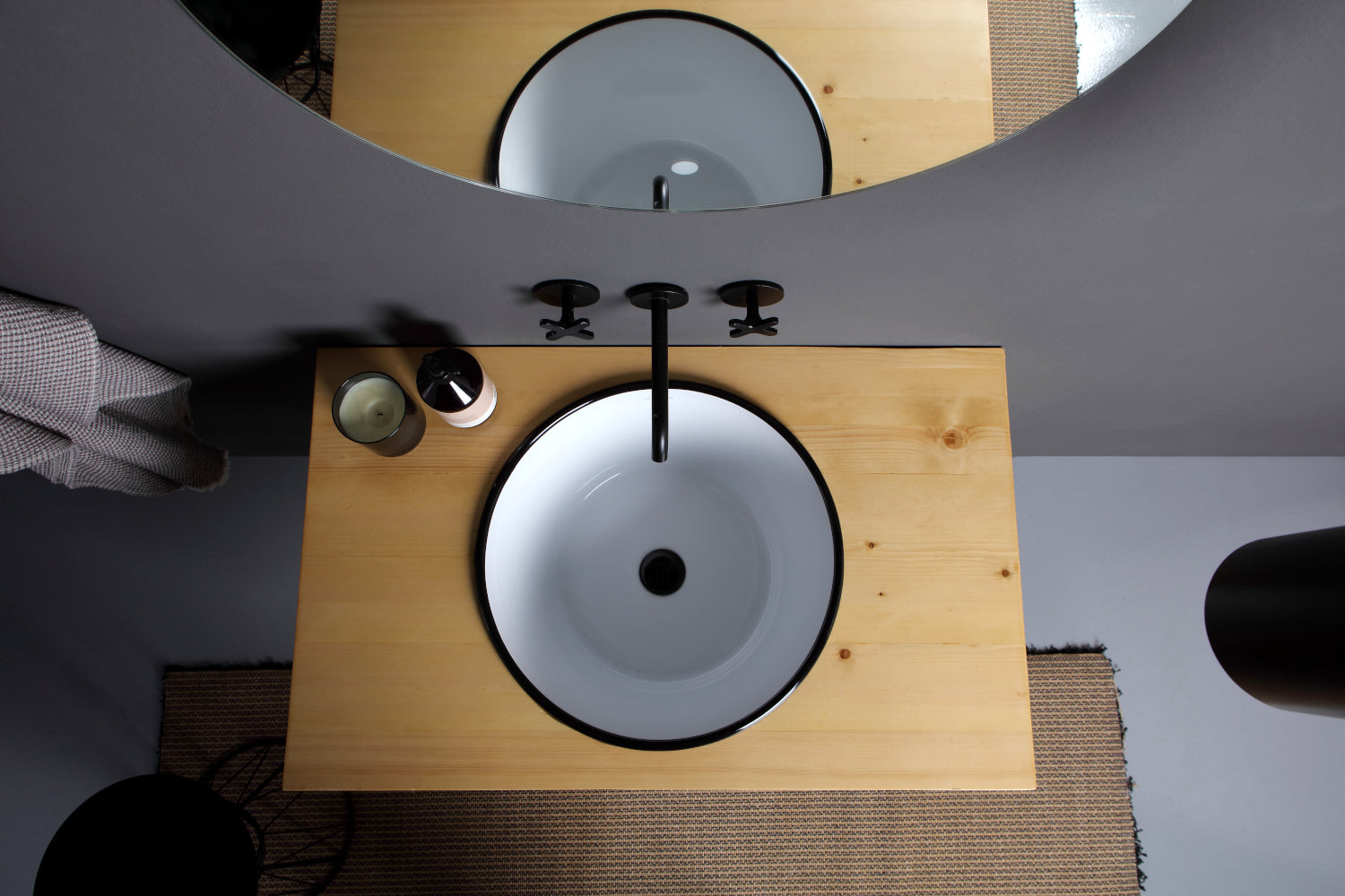 Mobile sospeso in legno Cornice