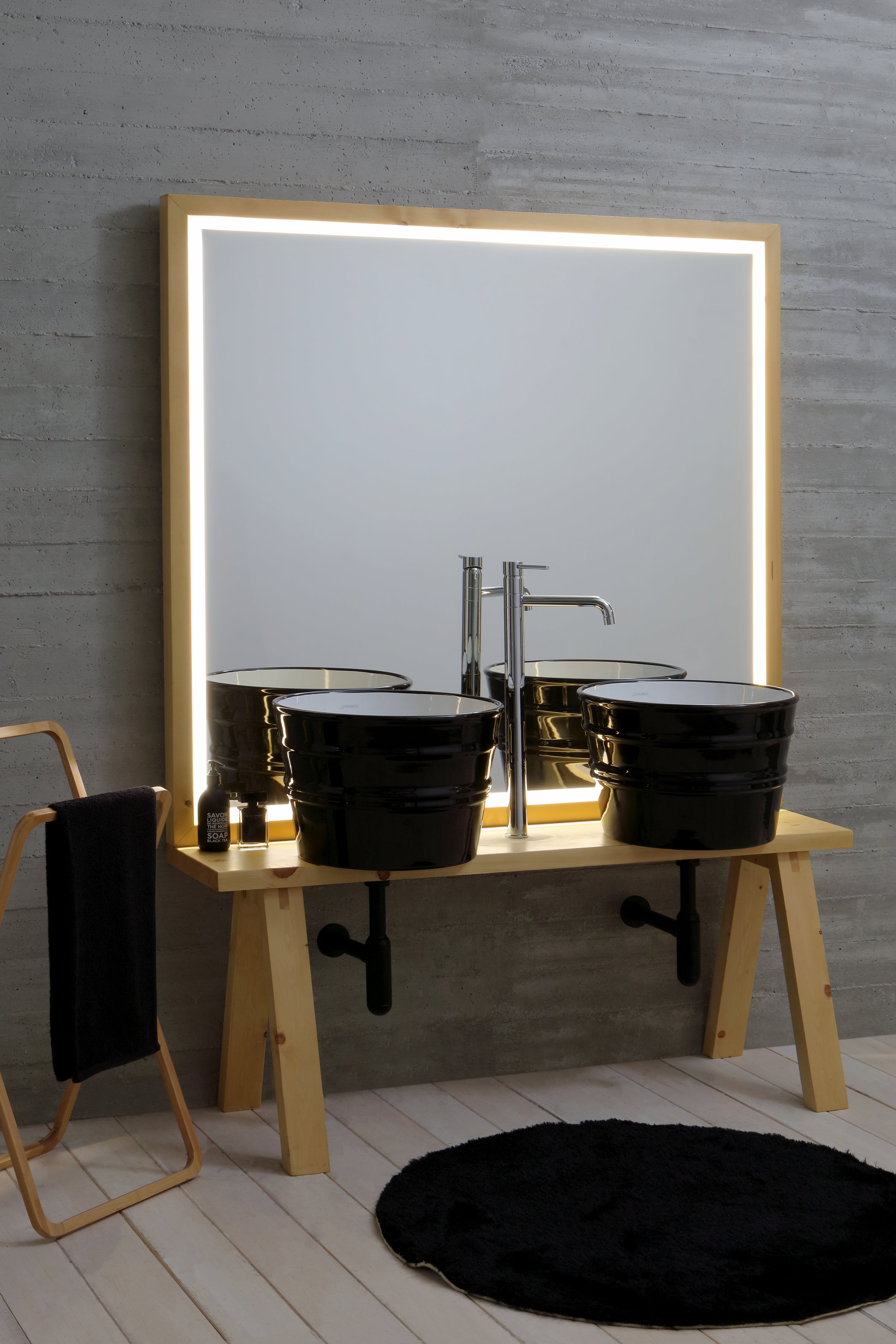 Mobile da terra in legno con specchio Tela Bacile